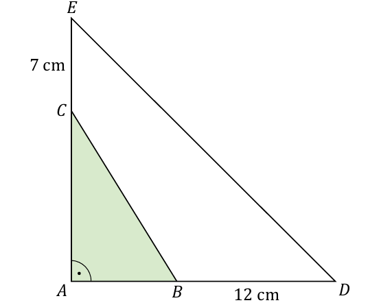 Trójkąt ADE ma kąt prosty przy A i równe boki AD oraz AE. B leży na AD, C na AE. BD=12 cm; CE=7 cm.